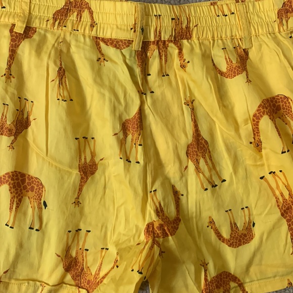 NWT Modcloth Giraffe Shorts- L - Picture 3 of 6